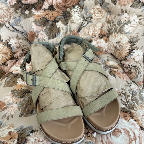 Lucky Brand Olive Sandals for Women - Picture 1 of 10